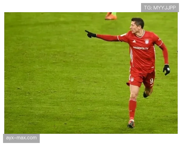 莱万多夫斯基入选FIFA最佳阵容，再度彰显世界顶级前锋实力