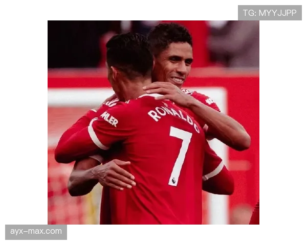 瓦拉内的防守表现持续提升,成为球队坚固后盾的关键所在 瓦拉内的防守表现持续提升,成为球队坚固后盾的关键所在