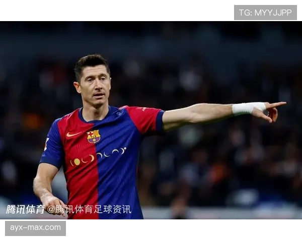 莱万多夫斯基腿筋不适 近期状态与出战前景受关注