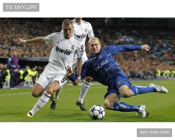 本泽马 vs 苏亚雷斯:终结效率与战术角色差异