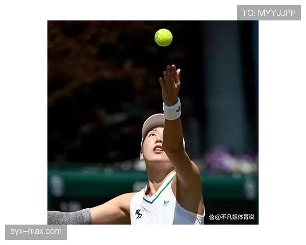 王欣瑜训练场上像机器人，今天穿了双破洞拖鞋走比赛场边的我笑出声